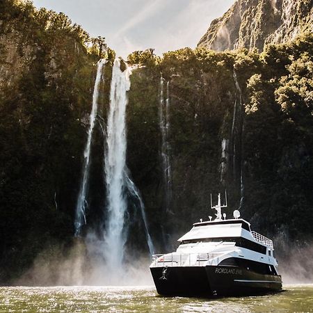 Milford Sound Overnight Cruise - Fiordland Discovery Eksteriør bilde