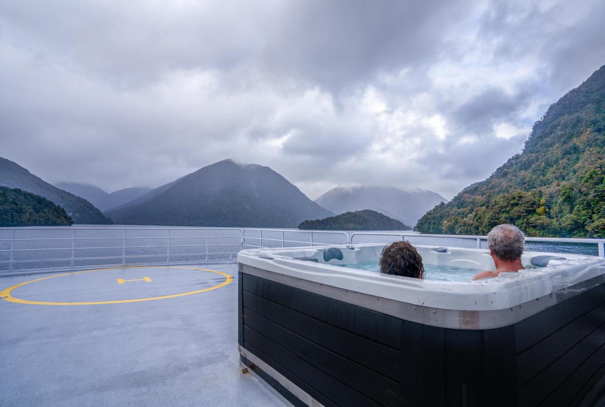 Milford Sound Overnight Cruise - Fiordland Discovery Eksteriør bilde