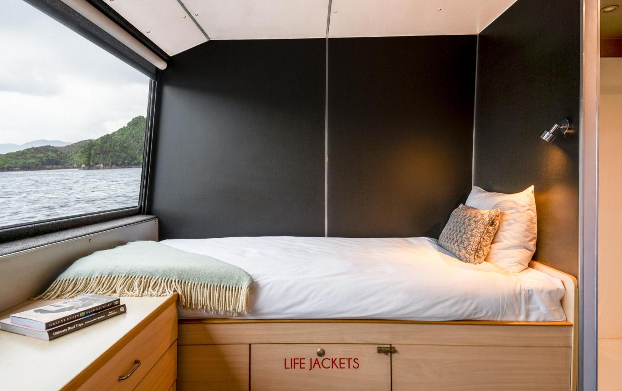 Milford Sound Overnight Cruise - Fiordland Discovery Eksteriør bilde