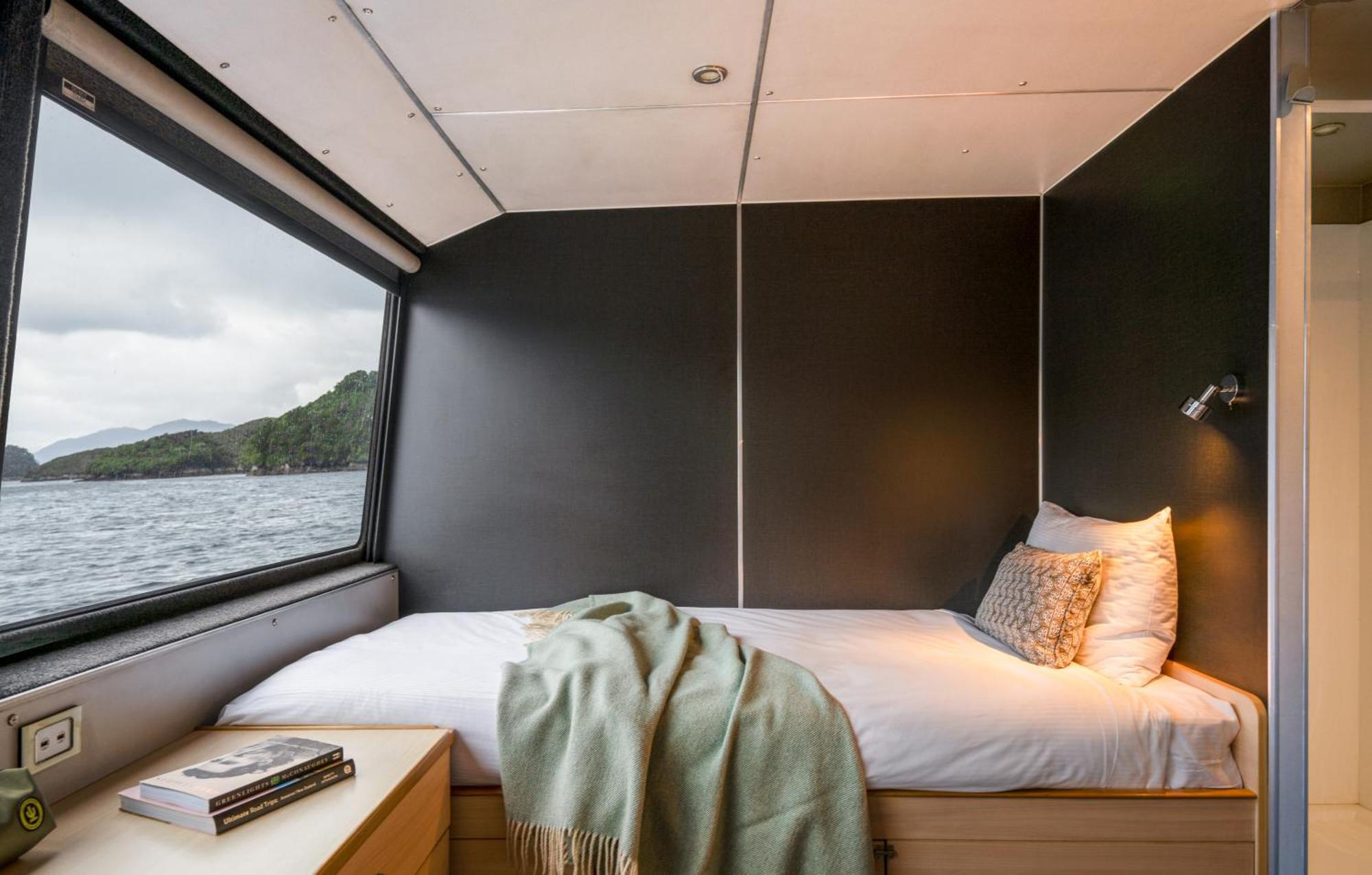 Milford Sound Overnight Cruise - Fiordland Discovery Eksteriør bilde