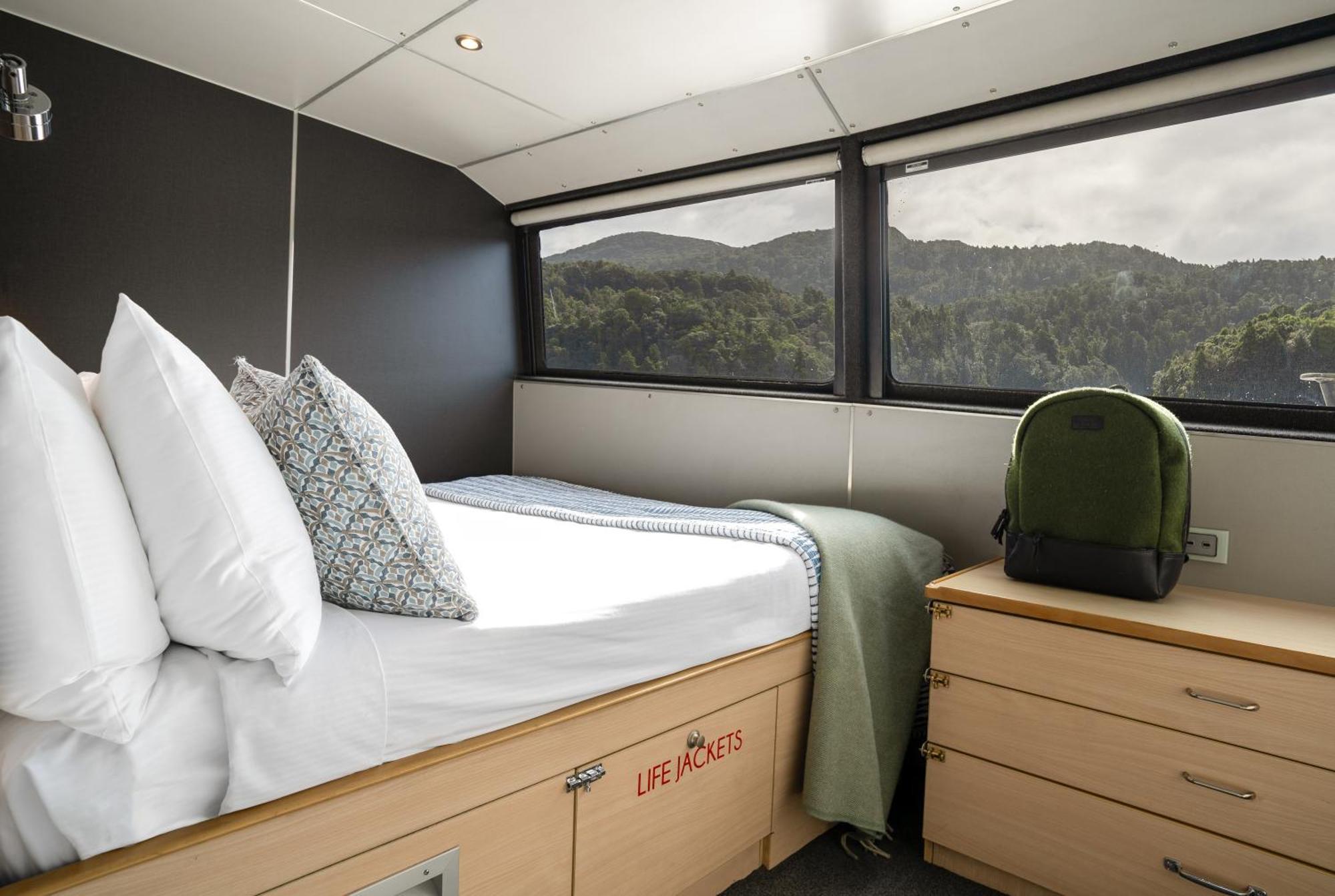 Milford Sound Overnight Cruise - Fiordland Discovery Eksteriør bilde
