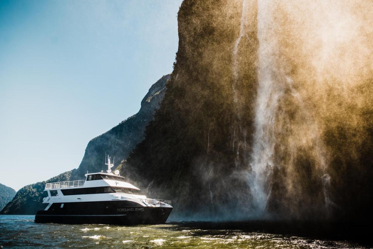 Milford Sound Overnight Cruise - Fiordland Discovery Eksteriør bilde