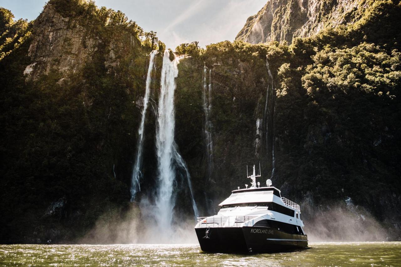 Milford Sound Overnight Cruise - Fiordland Discovery Eksteriør bilde