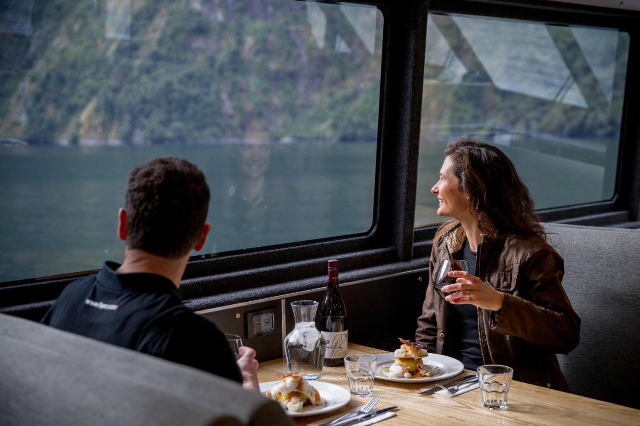 Milford Sound Overnight Cruise - Fiordland Discovery Eksteriør bilde