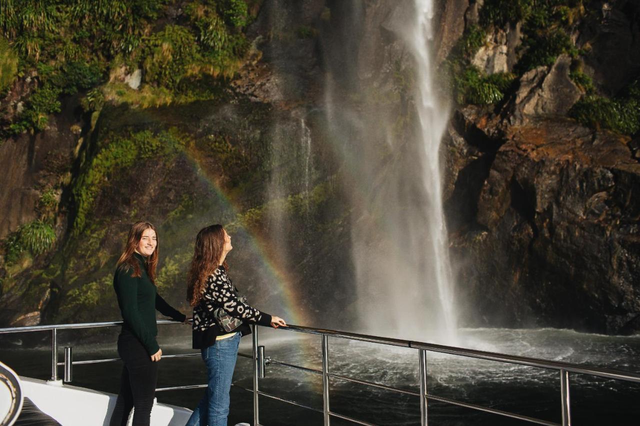 Milford Sound Overnight Cruise - Fiordland Discovery Eksteriør bilde
